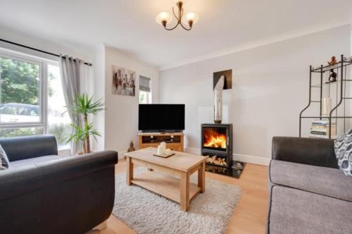 Pentrefelin House | 3 Bed Holiday Home in Llandeilo with log burner