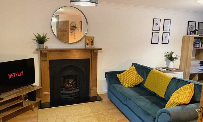 Cheltenham House | 3 Bed Home in Cheltenham Centre with Free Parking
