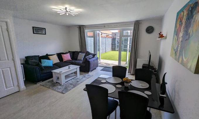 Hammerpot House | 3 Bed House 10 minutes to beach
