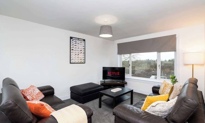 Glasgow House | 3 Bed House-Free Parking-6Beds