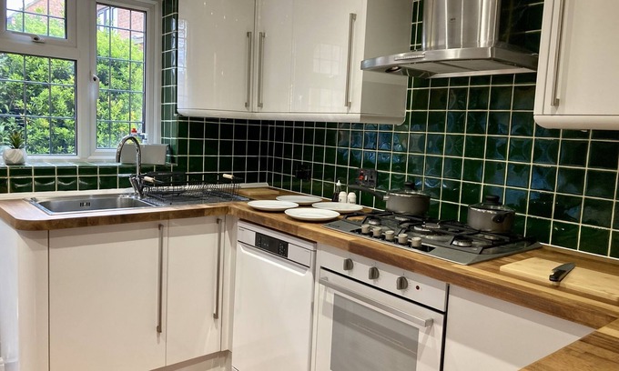 Warley House | 3 bed house free off street parking with garden