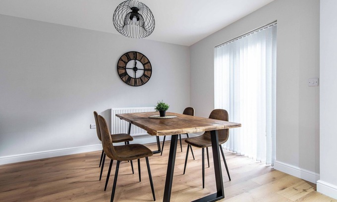 Newark upon Trent House | 3-Bed House – Ideal for Contractors and Families