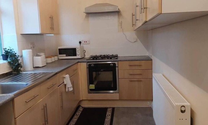 Warrington House | 3-Bed House in Warrington