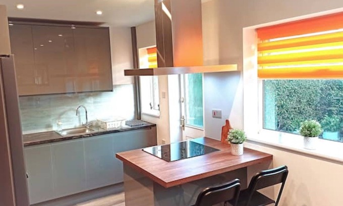 Newark upon Trent House | 3 bed House Nottingham with driveway, close to M1