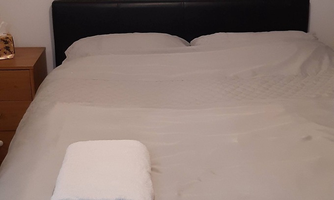 Rushden House | 3 Bed House - Sleeps 4 - Parking - Wifi