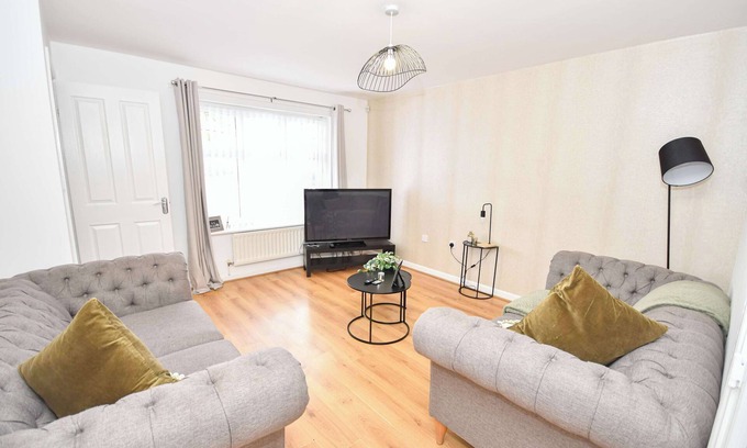 Crosby Apartment | 3 Bed House, Sleeps 5, Walking Distance to Centre