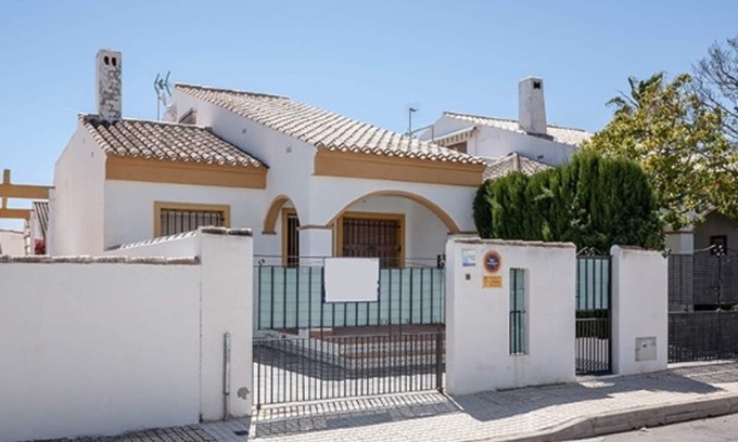 Pueblo Latino House | 3 bed house with pool in Torre de La Horadada. Air conditioning, WiFi & Netflix