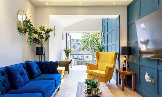 Brighton House | 3 Bed house with games room, hot tub & free parking.