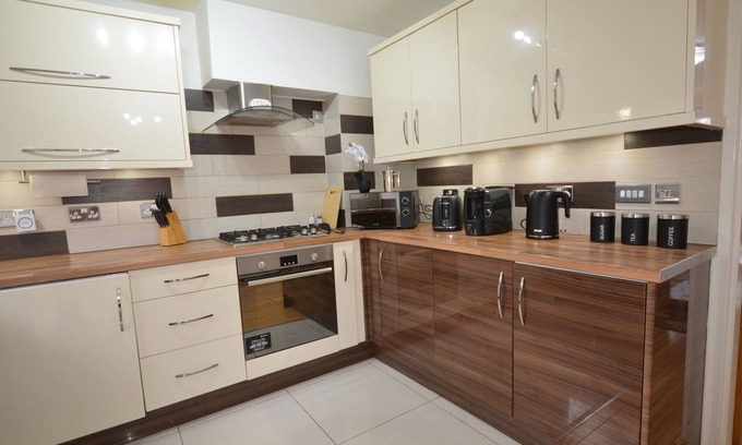 Fairfield House | 3 Bed house with Parking in Croydon - 15min to London Bridge & Gatwick Airport