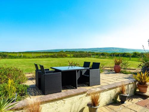 Newport House | 3 bed in Brighstone IC041