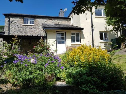 Llandrindod Wells House | 3 Bed in Builth Wells 85926