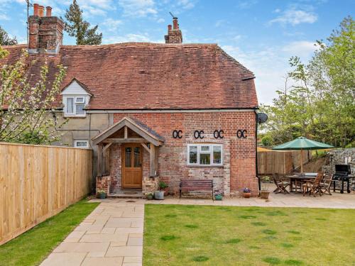 New Forest District House | 3 Bed in Godshill Wood 94495