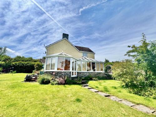 Llanfihangel Tal-y-llyn House | 3 Bed in Talyllyn 93947