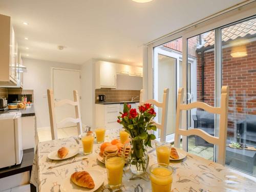 Cromer House | 3 bed property in Cromer 90187