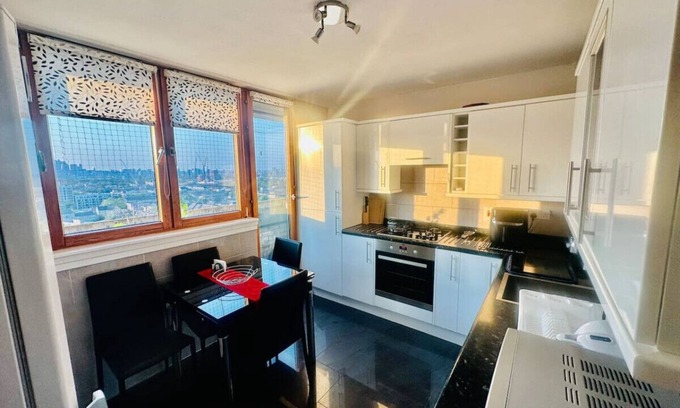 Southwark Apartment | 3 bed Sky apartment SE15Peckham
