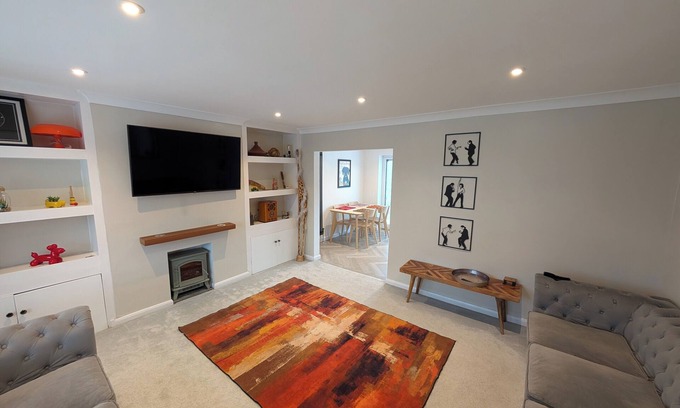 Carlisle House | 3 Bed-Sleeps 5-Garden-Parking-Pets