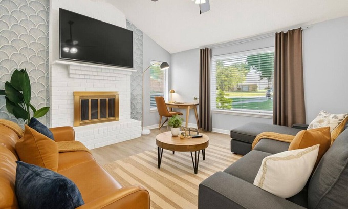 South Arlington House | 3 Bed W/Pool I 15 Mins to AT&T Stadium & Six Flags