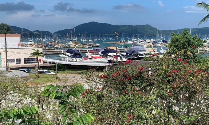 Saco da Ribeira House | 3-bedroom house in charming Saco da Ribeira Ubatuba with AC, WiFi, front water