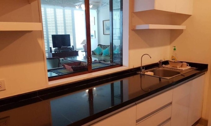 Bang Lamphu Lang Condo | 3-bedroom condo in wonderful Krung Thep Maha Nakhon with AC, WiFi