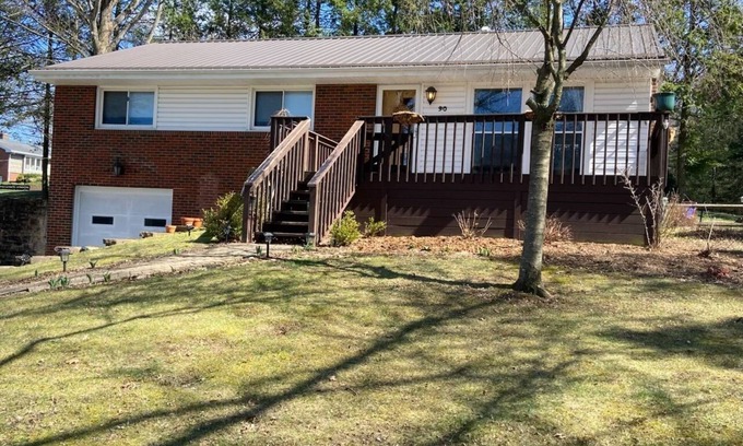 Indiana House | 3-bedroom 1.5 bathroom house in Indiana, PA with WiFi, central AC/heat.
