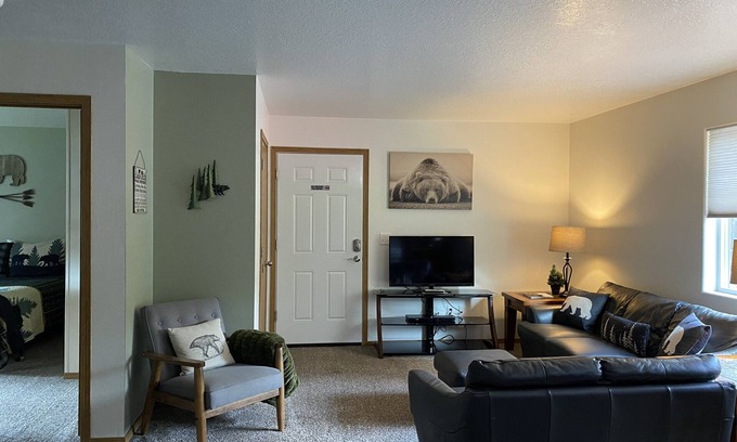 Ridgeway Condo | 3 Bedroom, 1 Bath Peaceful Lodge Just Minutes From The Kenai River and Soldotna!