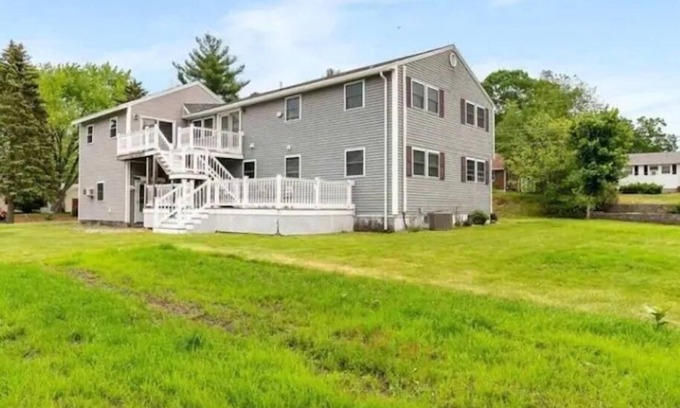 Nashua House | 3 bedroom/1 bathroom. 1700sqft. huge fenced in yard. 85inch tv