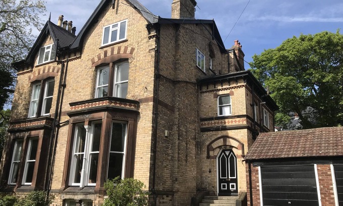 Sefton Park Apartment | 3 bedroom 1st floor apartment with garden close to Lark Lane and city centre