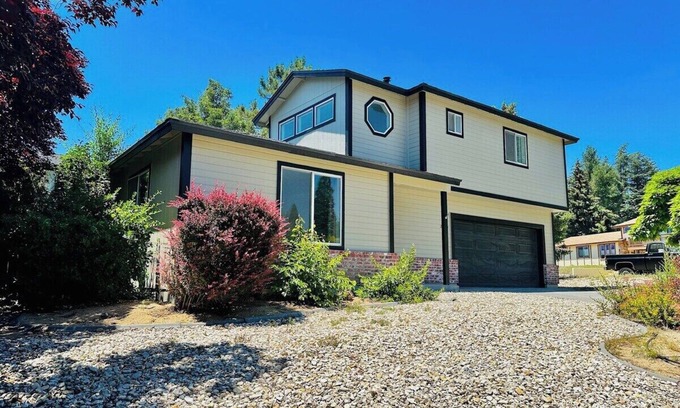 West University House | 3-Bedroom/2.5 Bath/4TVs/Sleeps11