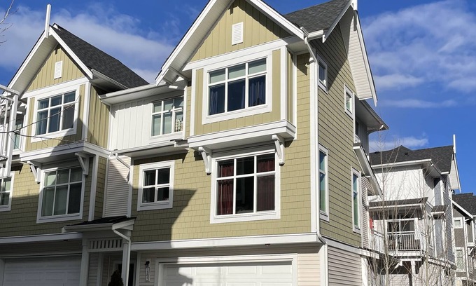 Maple Ridge House | 3 bedroom, 2.5 bath Townhome