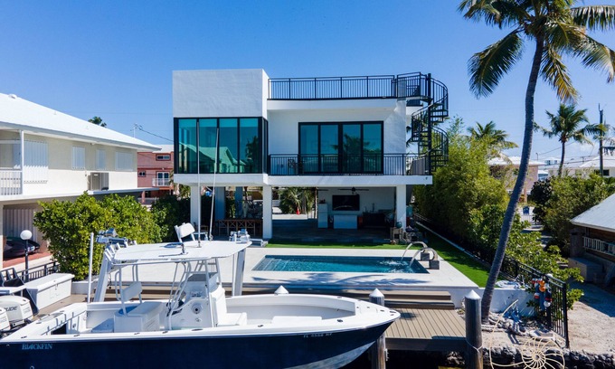 Long Key House | 3 Bedroom/2.5 Bathroom Layton Home with Pool & Dockage