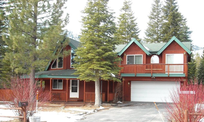 North Upper Truckee House | 3 bedroom 2 bath Tahoe Chalet style home in a quiet neighborhood sleeps 8