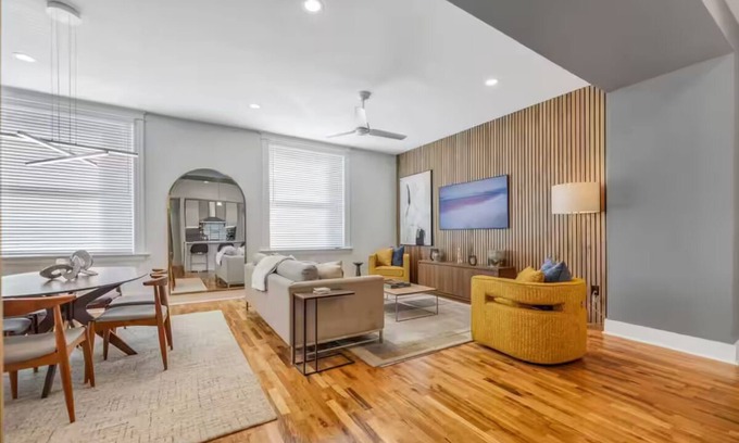 Walnut Hills Apartment | 3 Bedroom 2 Bath Art Deco View