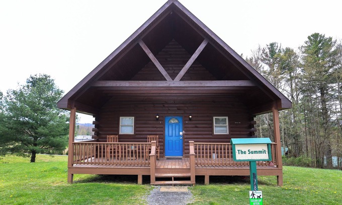 Blue Jay Cabin | 3 Bedroom 2 Bath Cabins (Beaver, WV)