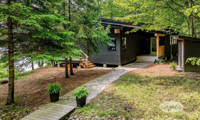 Lake of Bays Cottage | 3 bedroom 2 bath cottage on Lake of Bays