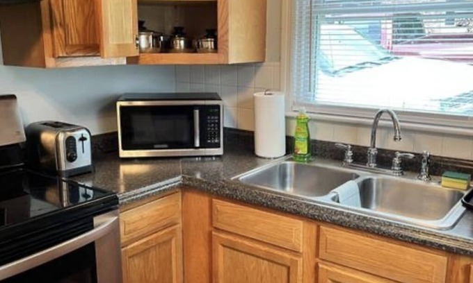 Ashland House | 3 bedroom 2 bath dog friendly home