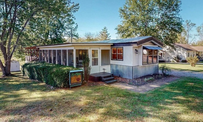 Murray House | 3-bedroom 2 bath home located steps fromna marina on Kentucky lake!