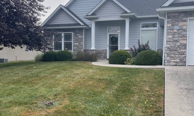 Columbia House | 3 Bedroom 2 bath house in quiet neighborhood. Close to MIZZOU stadium.
