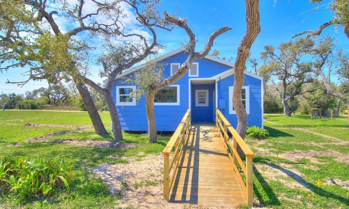 Rockport House | 3 bedroom 2 bath nestled in the oak trees right on Copano Bay! Private Pier!