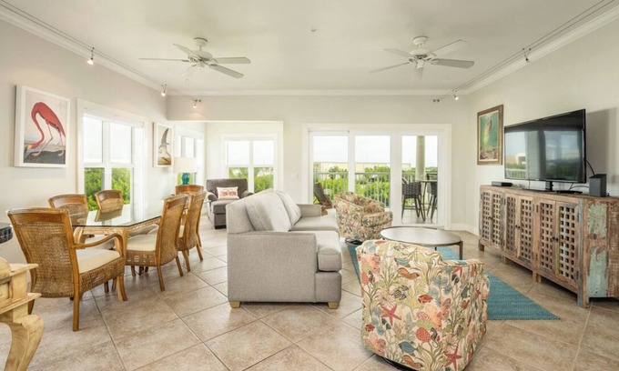 Key West Condo | 3 Bedroom 2 Bath Ocean view Condo with Full Kitchen, Covered Parking