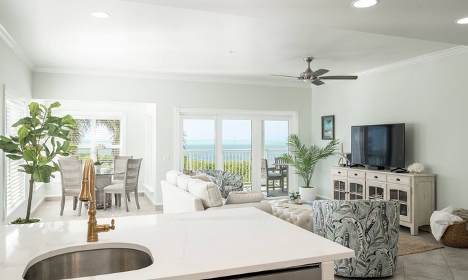 Key West Condo | 3 Bedroom 2 Bath Oceanfront Condo quiet and secluded adjacent to Hotel/Marina