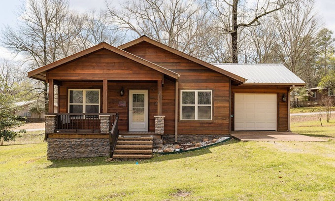 Heber Springs House | 3 Bedroom 2 Bathroom Home Near Lindsey's Resort w/ Private Boat Slip
