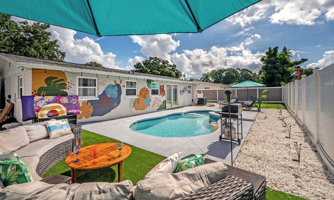 Palm Harbor House | 3 Bedroom 2 Bathroom HEATED POOL home with putting green! Pet Friendly