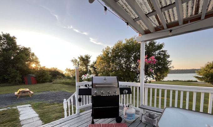 Stone Mills Cottage | 3 bedroom 2 bathroom Lakefront Farmhouse Cottage on White Lake