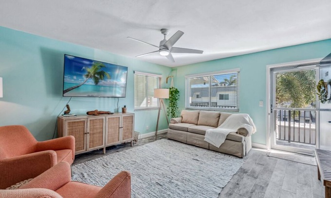 Redevelopment Area Condo | 3 Bedroom 2 Bathroom Condo In Naples With Great Amenities