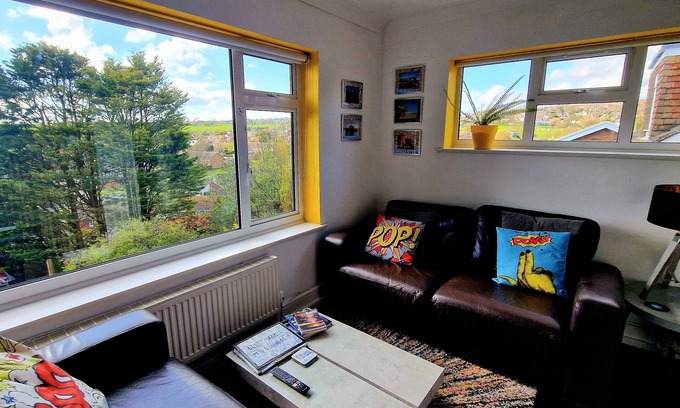 Woodingdean House | 3 bedroom, 2 bathroom Brighton house, stunning views and free parking