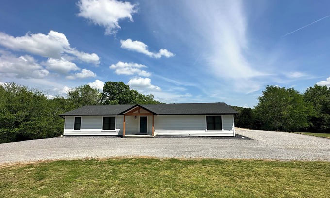 Vienna House | 3 bedroom 2 bathroom home on 14 acres in a peaceful, relaxing setting.nnn