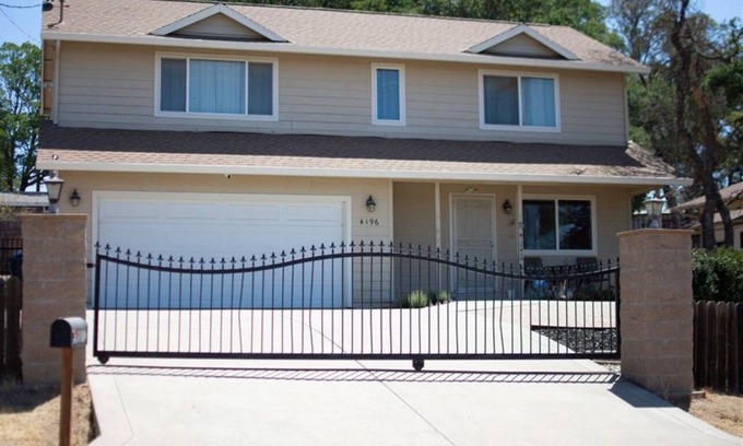 Clearlake House | 3 bedroom 2 story home, Nice an cozy for family vacation or business/work trips