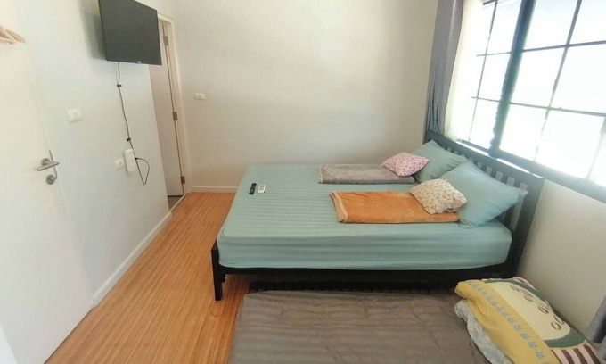 Pathum Thani House | 3-bedroom 3-bathroom townhome in the Suburbs of Bangkok with Club Pool&Gym