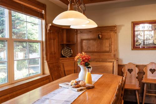 Midway Apartment | 3 Bedroom 3 Bathroom Zermatt Villages 773 condo