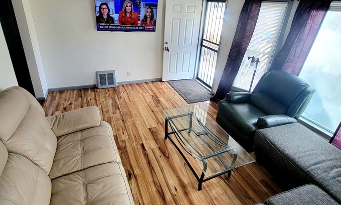 Detroit House | 3 BEDROOM, 3 FULL BATHROOM BUNGALOW HOUSE